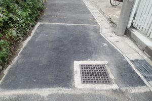 引込配管を改良するために掘削した道路も元通り復旧しております。もちろん関係省庁の許可を取り、手順を踏んで施工しておりますが、ご近隣の皆様のご理解なくしてできることではございません。建物の入居者の皆様、ご近隣の皆様ご協力頂き、誠にありがとうございました。