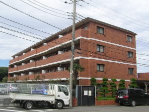 完成です！うっとうしかった足場をとって生まれ変わった建物を見た時の達成感を味わえることが我々の仕事の醍醐味です。